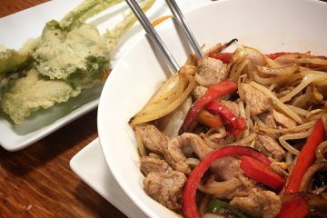 wok y tempura de borrajas en el angel del pincho