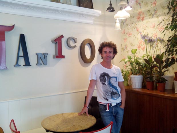 Manu Azcona en el Café Botánico