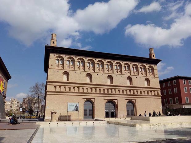 La Lonja está considerada la obra cumbre de la arquitectura civil renacentista aragonesa 