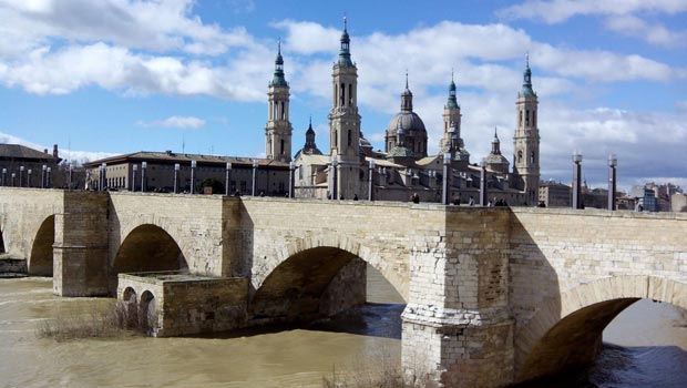 El Puente de Piedra de Zaragoza