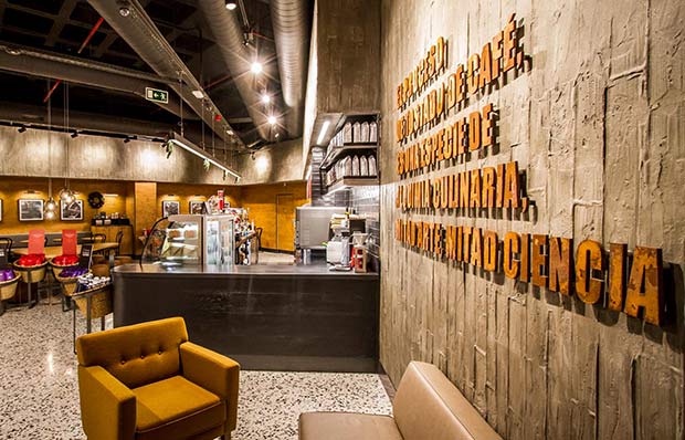 Interior del Starbucks Zaragoza