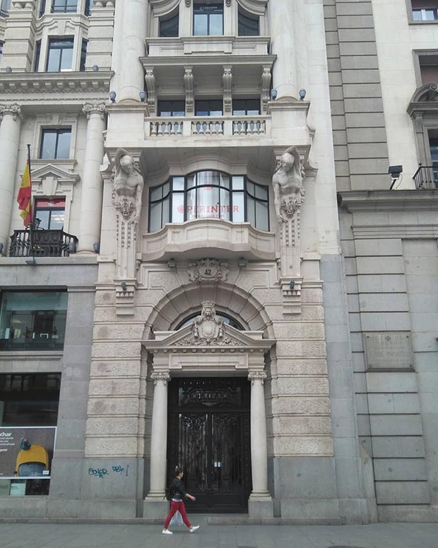 Edificio del antiguo Banco de Aragón