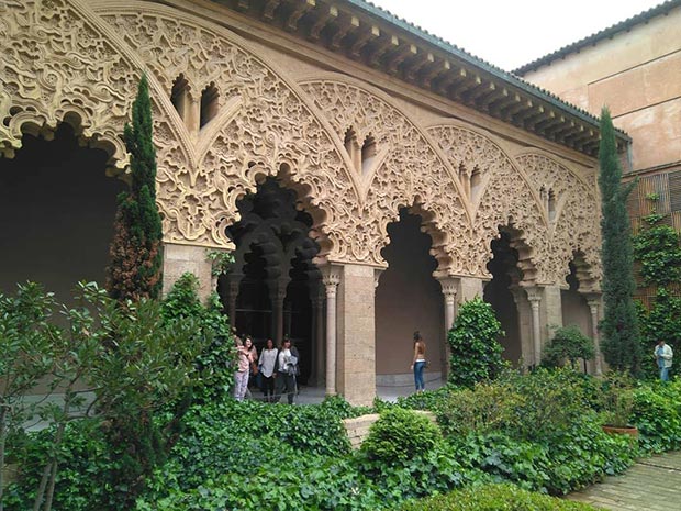 Patio de Santa Isabel de la Aljafería de Zaragoza