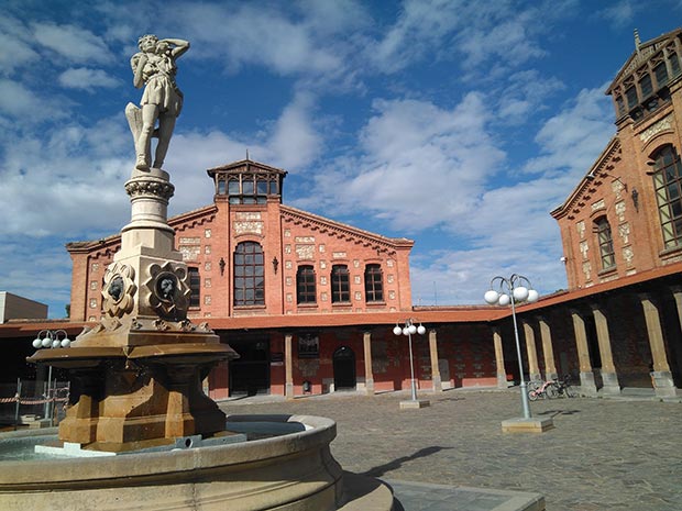 El Matadero Municipal de Zaragoza es en la actualidad una instalación municipal, el Centro Cívico Salvador Allende