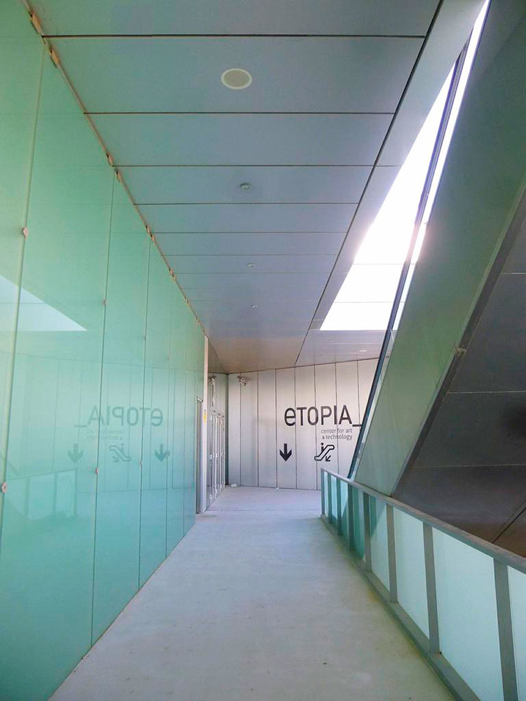 Pasillos del Centro de Arte y Tecnología de Zaragoza (Etopia)