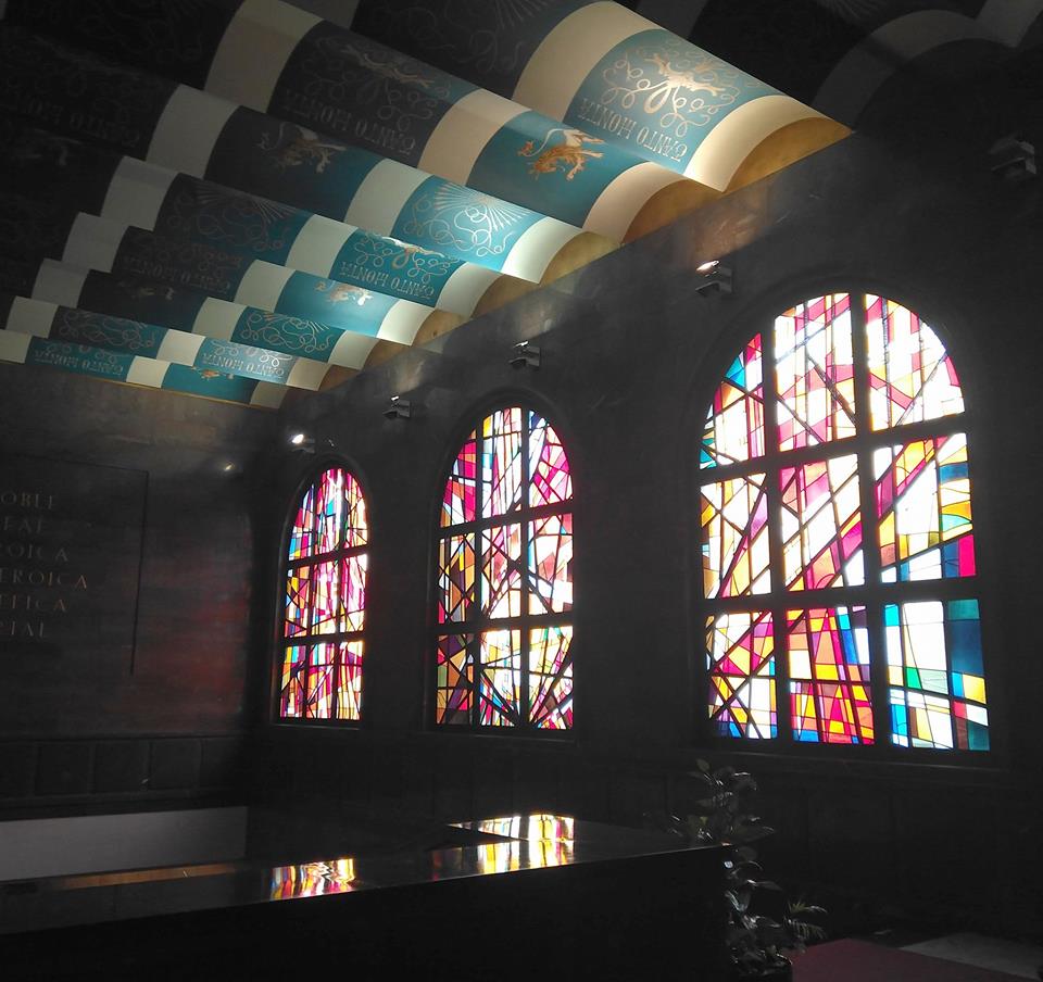 Espectaculares vidrieras de la planta principal del Ayuntamiento de Zaragoza