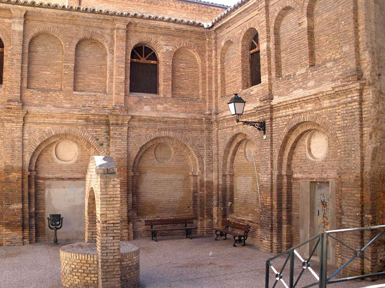 Claustro del Convento de las Fecetas de Zaragoza