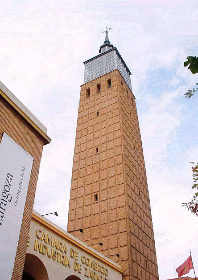Vista de la torre de la Cámara de Comercio desde el Paseo Isabel La Católica