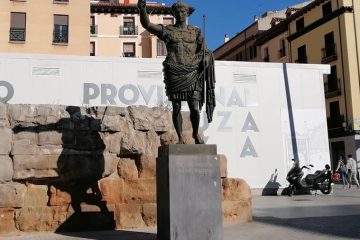 escultura de cesar augusto en zaragoza