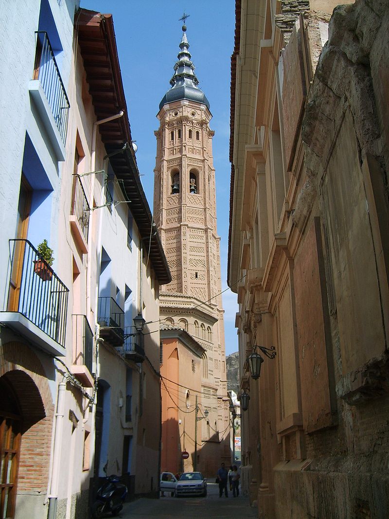 La Torre Mudéjar de Santa María de Calatayud fue construida siguiendo el modelo y ejemplo de la Torre Nueva de Zaragoza