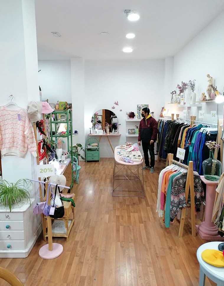 interior de la tienda kashmir new & vintage en zaragoza