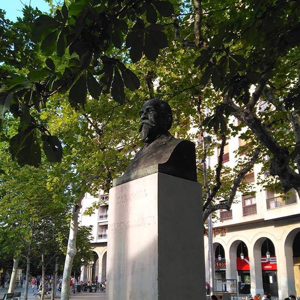 Monumento a Marcos Zapata y Mañas en la Plaza de Aragón en Zaragoza