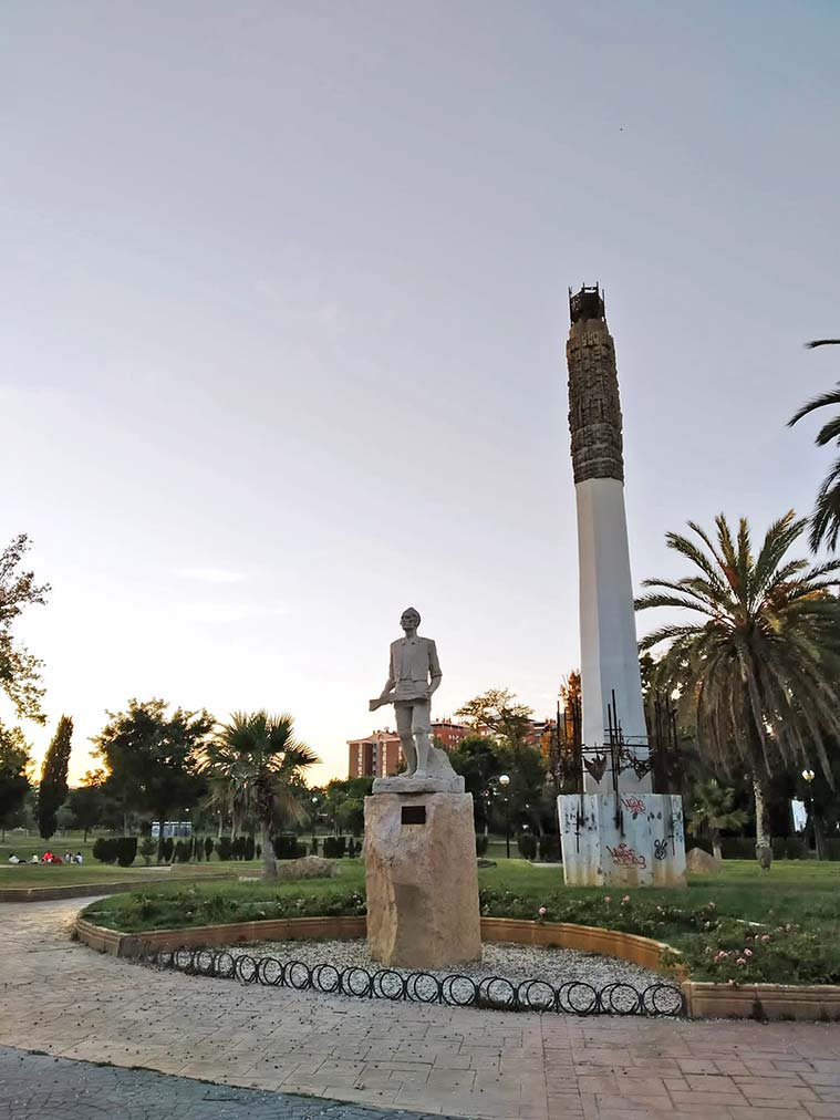 Monumento al Tío Jorge de Ángel Orensanz