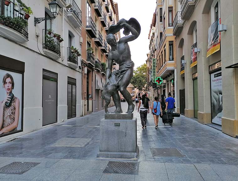 La escultura 'El Pastor del Águila' de Pablo Gargallo se encuentra en la intersección de las calles Alfonso y Antonio Candalija