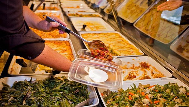 Saborea la Vida es una tienda de comida para llevar que ofrece una amplia variedad de platos preparados para todos los gustos