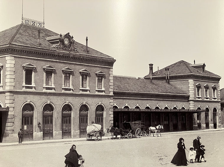 Edificio de la antigua y desaparecida estación de Campo Sepulcro (foto hacia 1900)