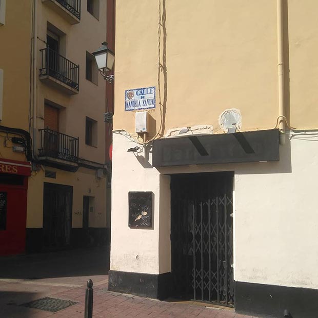 La calle del Pabostre es la actual Manuela Sancho, heroína que fue herida en la defensa de dicha calle