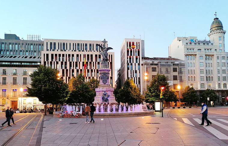 El Monumento a los Mártires de la Religión y de la Patria en la Plaza de España