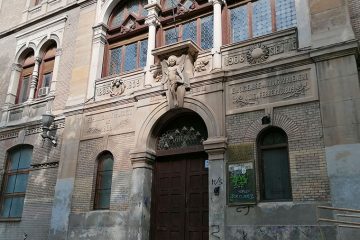 Antiguo edificio de la Escuela de Artes y Oficios de Zaragoza desde la Plaza de los Sitios