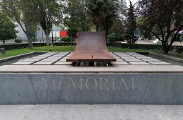 Monumento a las víctimas del Yakolev-42