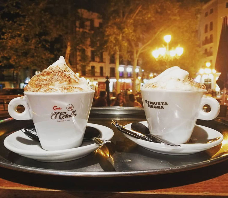 cafe en la terraza del Café Chipre