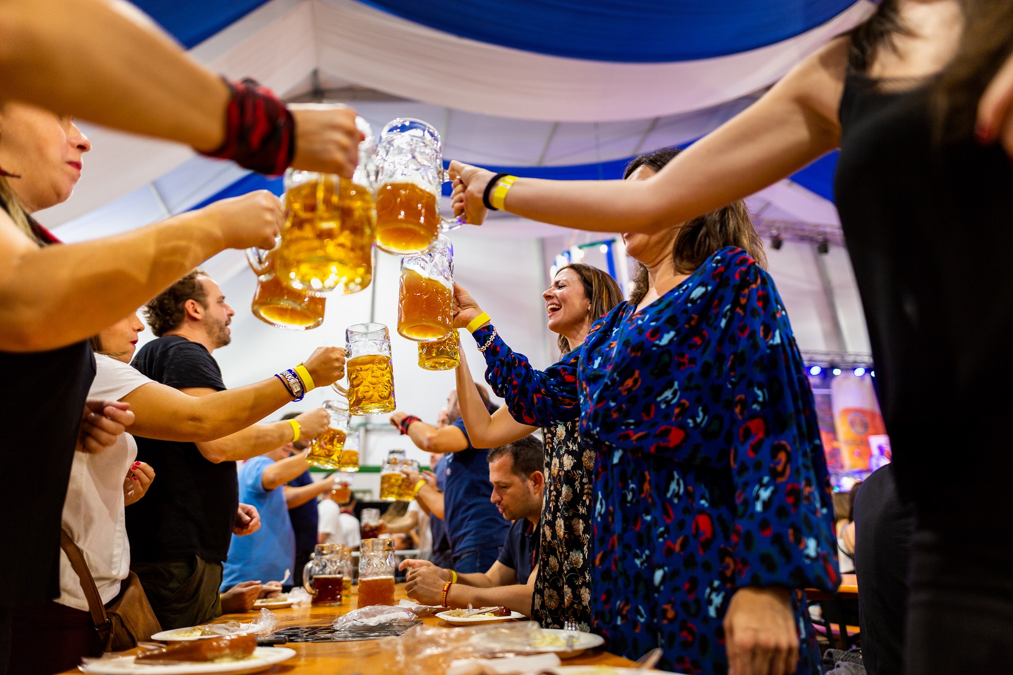 Oktoberfest Valdespartera jarras de cerveza