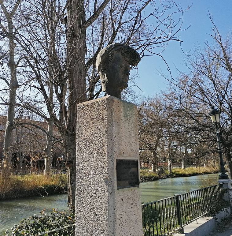 Escultura deMauricio Aznar en el Canal Imperial