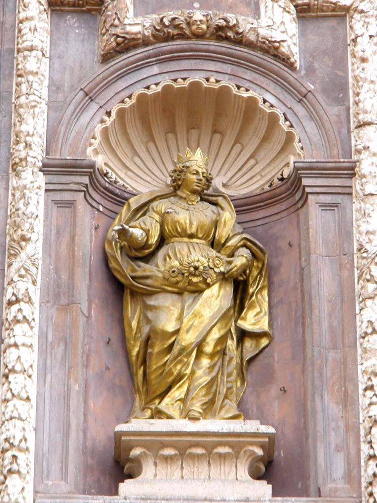Escultura de Santa Isabel, Infanta de Aragón y Reina de Portugal, y titular de esta iglesia