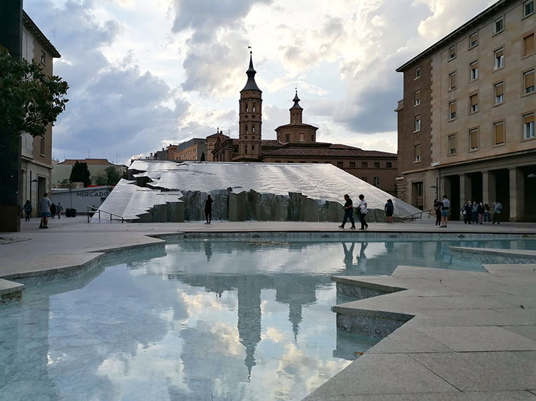 Fuente de la Hispanidad en Zaragoza