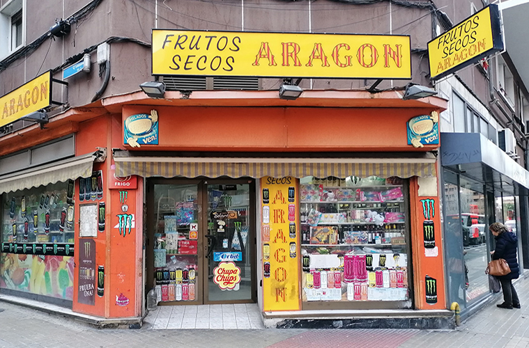 Homenaje a las tiendas chinas de barrio de Zaragoza