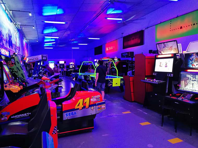 Interior del salon recreativo de Arcade Levels en Cuarte de Huerva Zaragoza