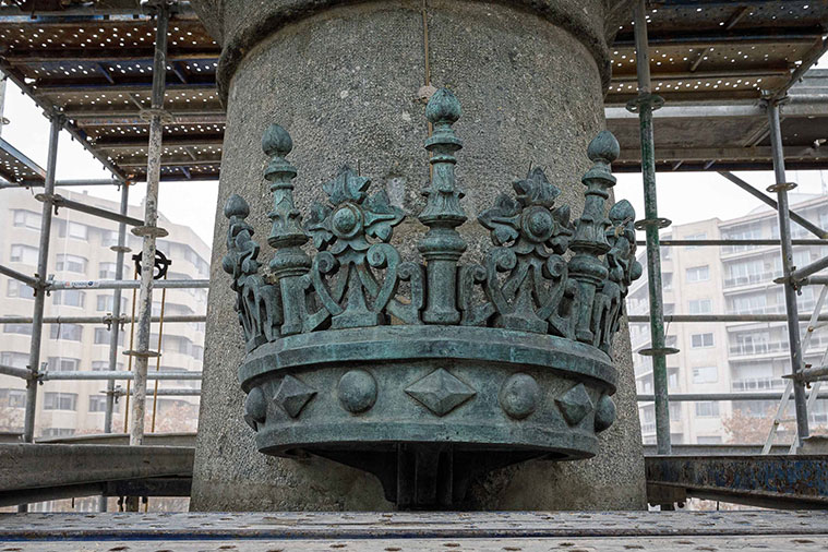 Labores de restauración del monumento al Justicia de Aragón