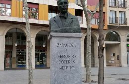 Monumento a Fernando Soteras Mefisto en Plaza Aragon