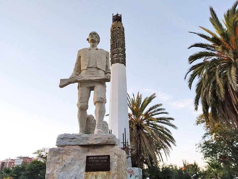 Monumento al Tío Jorge en el parque homonimo