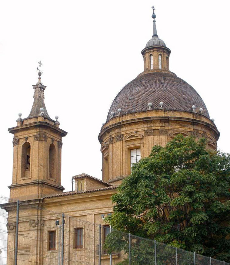 Vista de la iglesia de San Fernando en Zaragoza