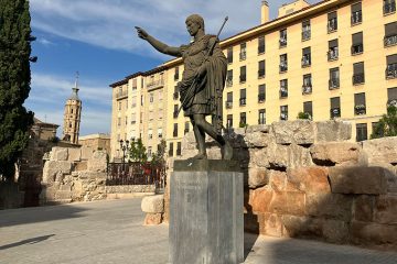 escultura de cesar augusto en zaragoza