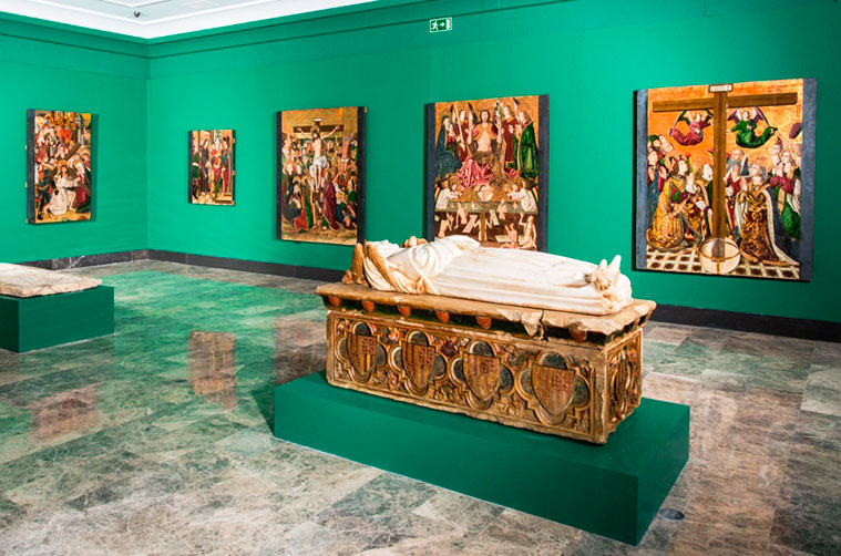Una de las salas dedicadas al Gótico en el Museo de Zaragoza