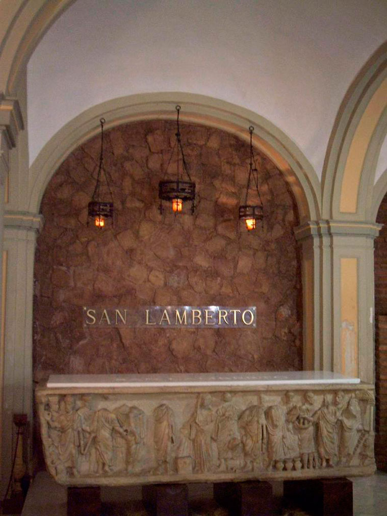 Sarcófago que con el nombre de "Triología Petrina" se conserva en día en la cripta de Santa Engracia. Está realizado en mármol griego de Paros y se data entre 340-350. 