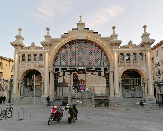 fachada del mercado central de zaragoza