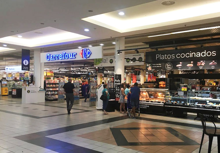 El Centro Comercial Augusta de Zaragoza es un destino popular que combina compras y entretenimiento. Además de contar con una amplia variedad de tiendas, restaurantes y opciones de ocio, también alberga un supermercado Carrefour