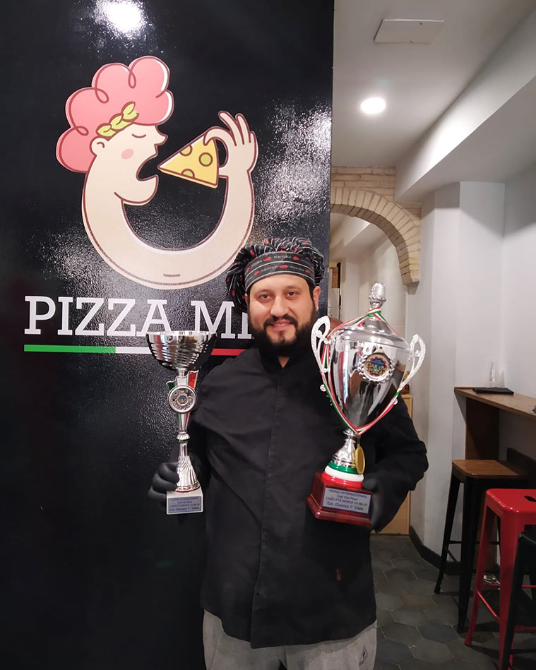 Stani, el chef italiano de Pizza Mia, ha ganado numerosos premios internacionales, entre elllos el prestigioso Ciak Che Pizza