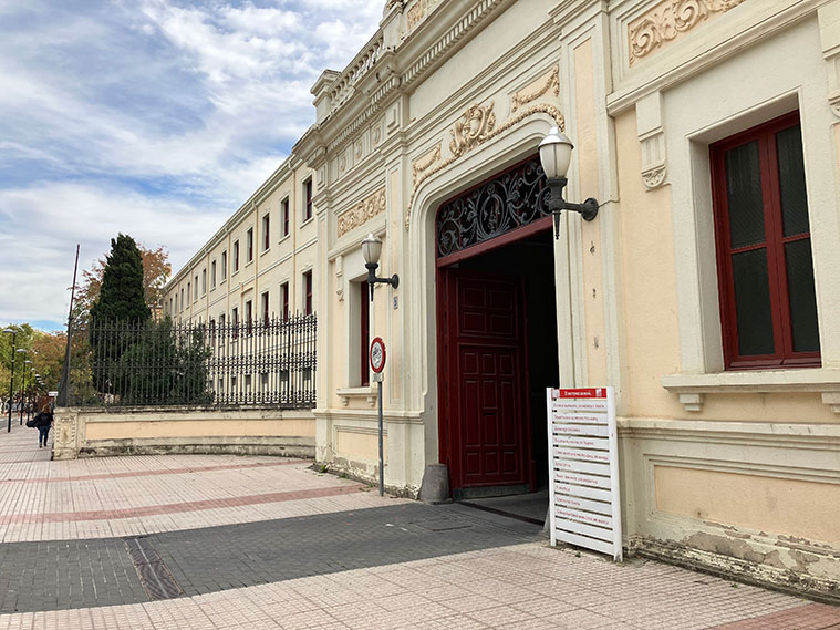 Entrada del antiguo Cuartel Palafox en la calle Domingo Miral