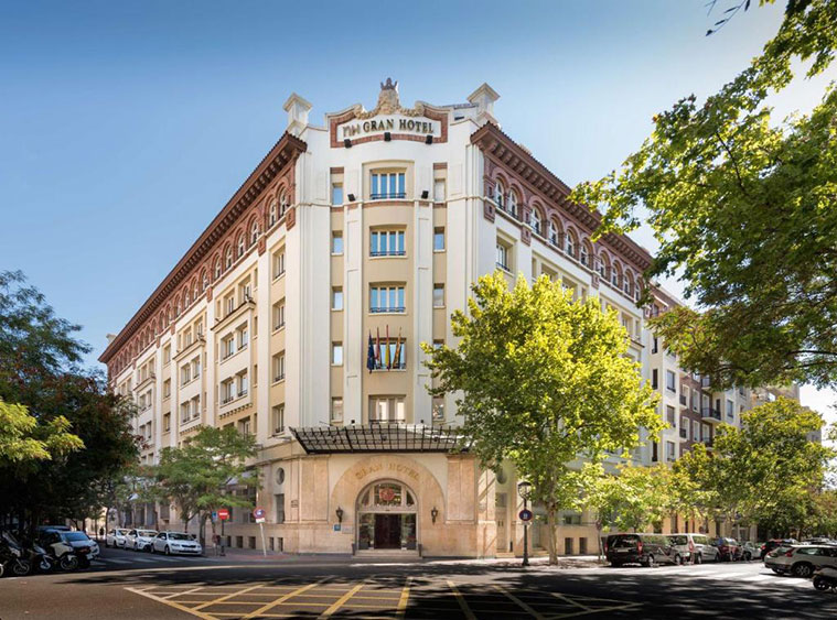El Gran Hotel de Zaragoza se encuentra en el cruce de las calles Isaac Peral y Sanclemente