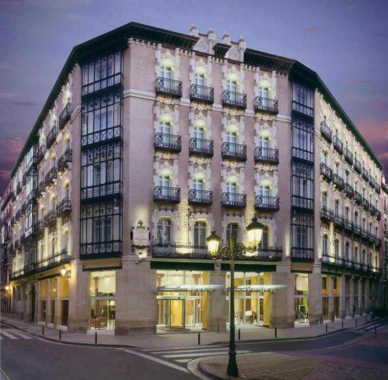 Hotel Catalonia El Pilar, Calle Manifestación 16, Plaza del Justicia