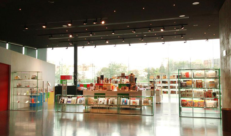 Librería Laie en Caixaforum Zaragoza