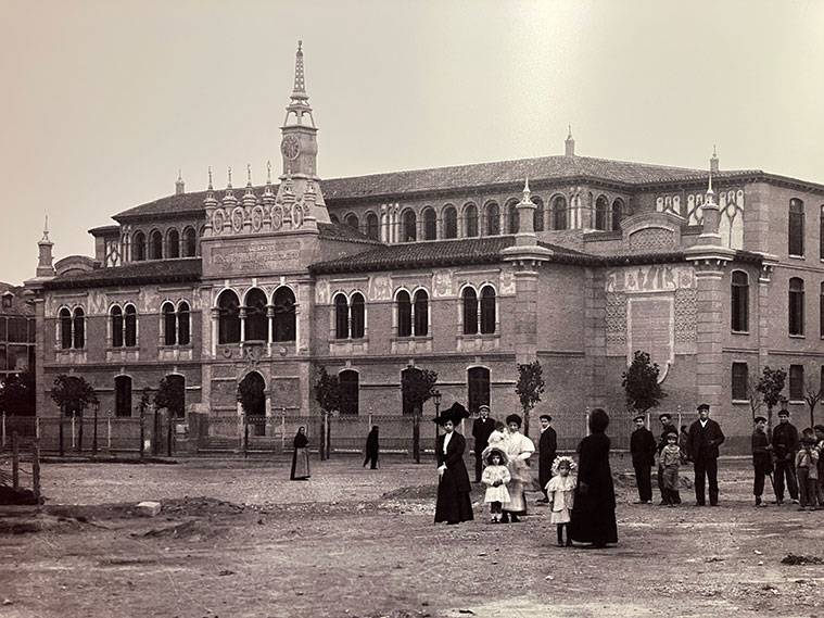 Escuela de Industrias, Bellas Artes, Comercio y Artes y Oficios (foto hacia 1908)