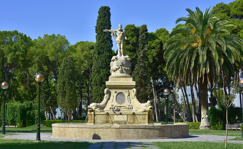 Fuente de Neptuno en el Parque Grande de Zaragoza