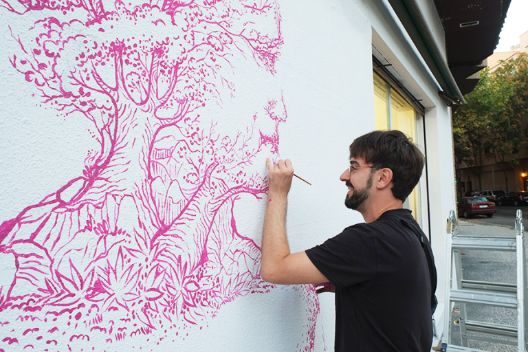 Adrián Pereda, inspirado por la naturaleza en su arte mural