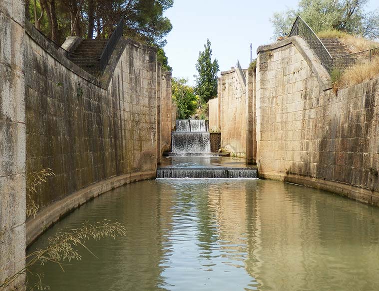 Esclusas de Valdegurriana del Canal Imperial de Aragón en Zaragoza.