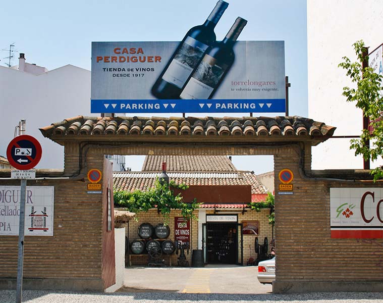 Vinos Perdiguer en Zaragoza, en Calle San Pablo 39, Calle Escosura 65 y Avenida de Santa Isabel 72